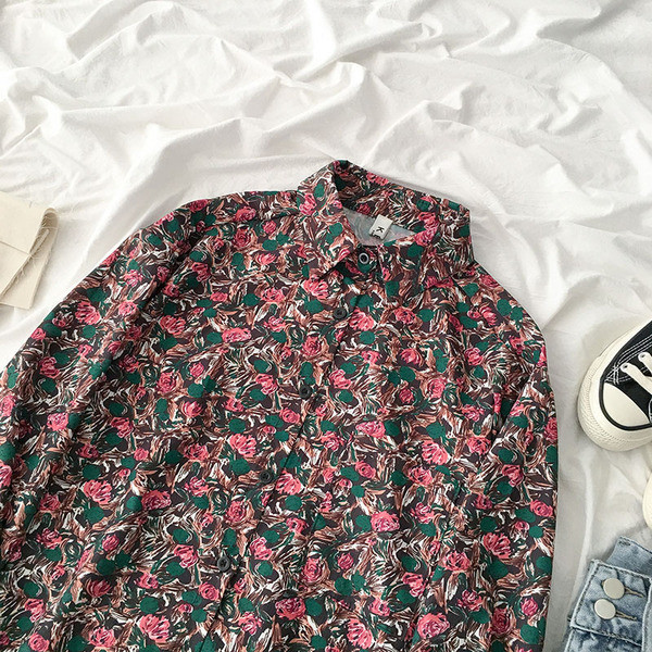 Retro stílusú női ing virágos motívumokkal és hosszú ujjal