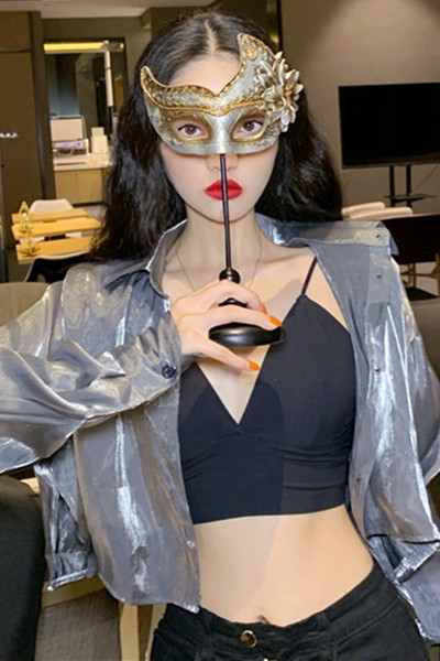 Cămașă scurtă retro de damă, cu guler și nasturi clasici