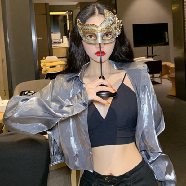 Cămașă scurtă retro de damă, cu guler și nasturi clasici