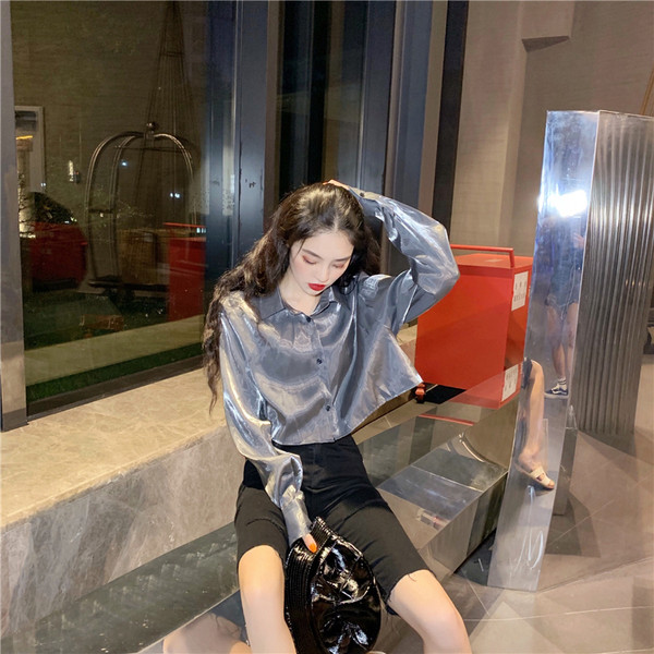 Cămașă scurtă retro de damă, cu guler și nasturi clasici