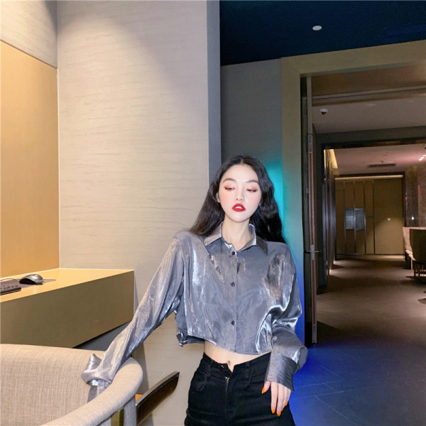 Cămașă scurtă retro de damă, cu guler și nasturi clasici