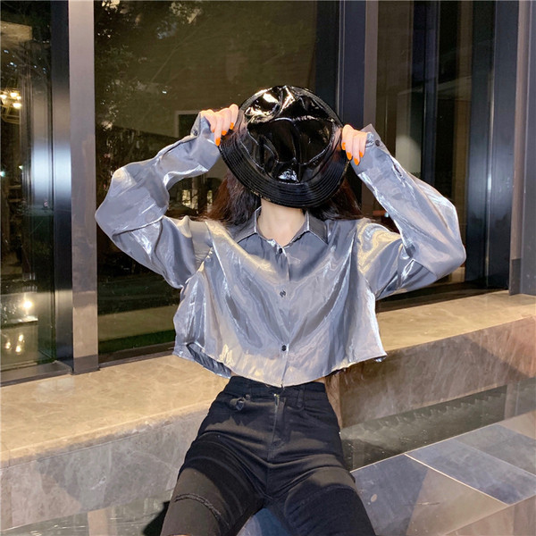 Cămașă scurtă retro de damă, cu guler și nasturi clasici