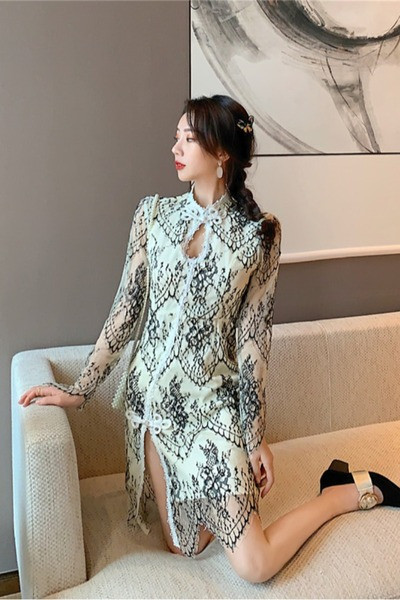 Elegáns női rövid csipkeruha