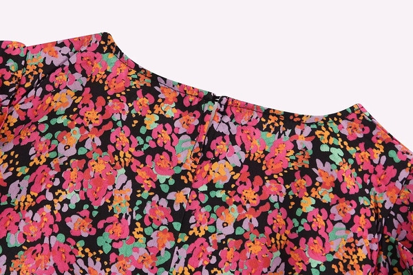 Bluză scurtă de damă actuală cu mâneci bufante și model floral