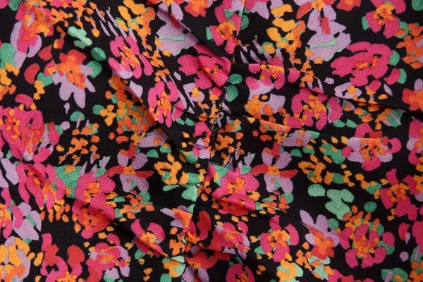 Bluză scurtă de damă actuală cu mâneci bufante și model floral