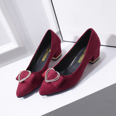 Pantofi dama din piele intoarsa cu toc mic gros si catarama - inima