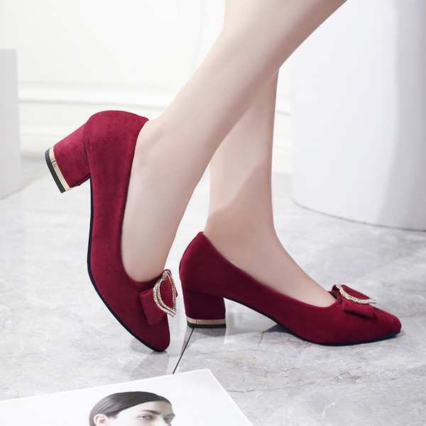 Pantofi dama din piele intoarsa cu toc mic gros si catarama - inima