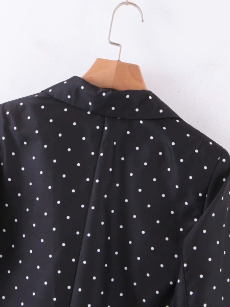 Jachetă neagră de damă de ultimă generație cu puncte albe și decolteu în V