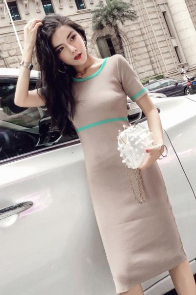 Rochie de primăvară model nou din tricotat subțire model montat