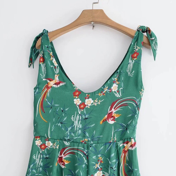 Ikdienas sieviešu kombinezons plats modelis ar lencēm un krāsainu rakstu