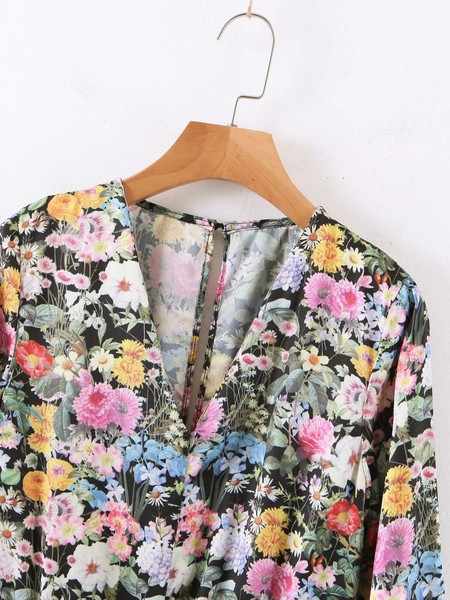 Rochie de dama de primavara cu decolteu spitz, maneci lungi si model floral