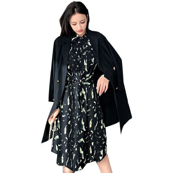 Rochie modernă de damă cu guler și curea clasică în negru