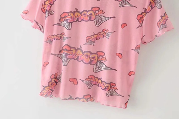 Tricou scurt de damă cu decolteu oval și inscripții