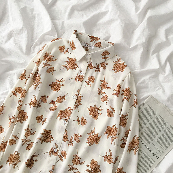 Cămașă modernă de damă cu motive florale și guler clasic