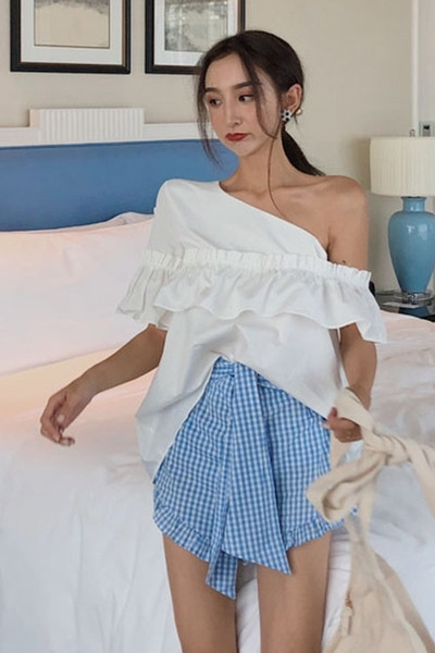 Bluză de damă albă cu mâneci căzute