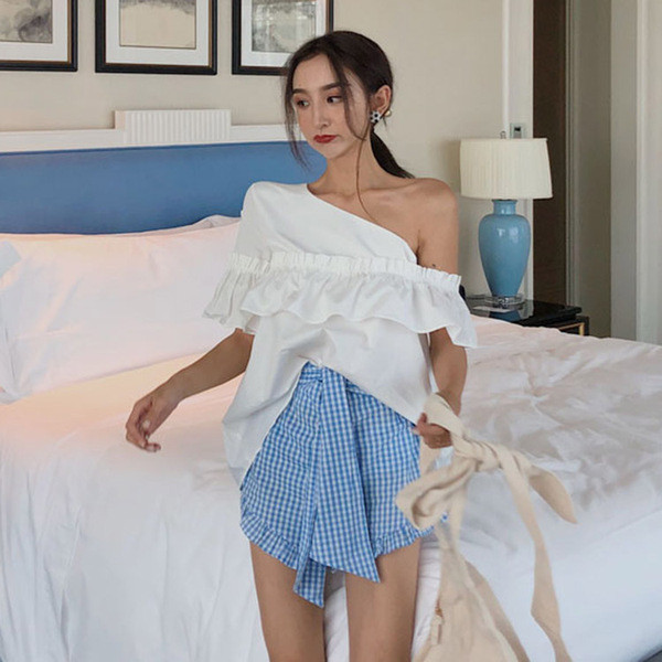 Bluză de damă albă cu mâneci căzute