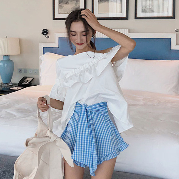 Bluză de damă albă cu mâneci căzute