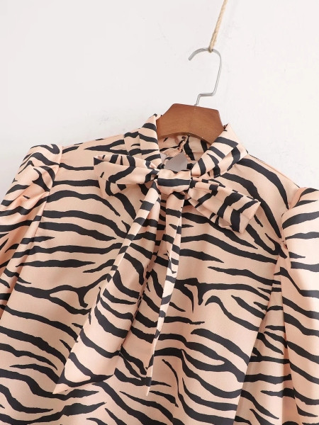 Moderna ženska košulja sa životinjskim uzorkom i ovratnikom s trakom