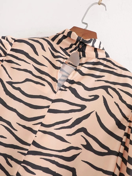 Moderna ženska košulja sa životinjskim uzorkom i ovratnikom s trakom