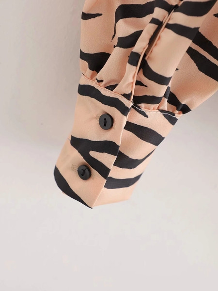 Moderna ženska košulja sa životinjskim uzorkom i ovratnikom s trakom