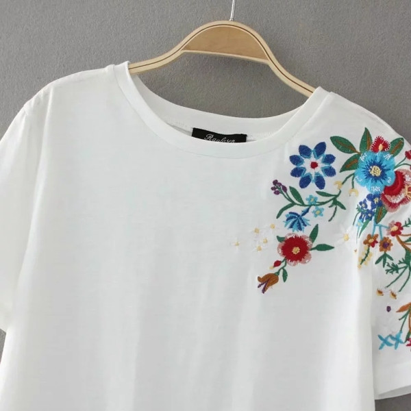 Tricou casual dama alb cu broderie florala