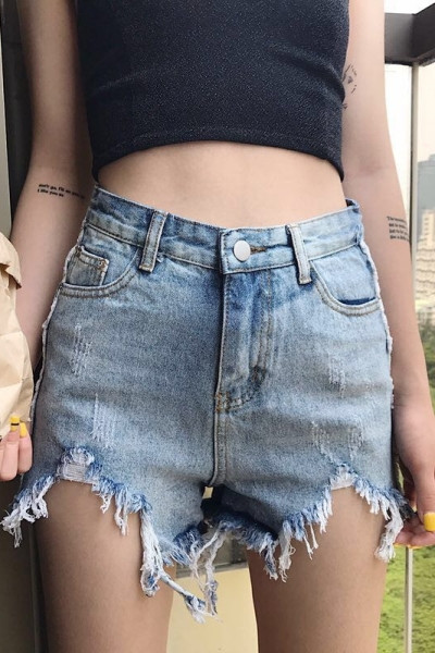 Ženske kratke traperice sa poderanim motivima