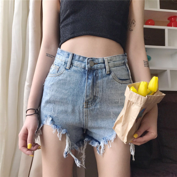 Ženske kratke traperice sa poderanim motivima