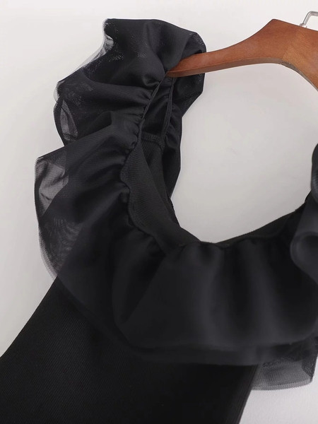 Corp de dama modern cu decolteu oval si tul