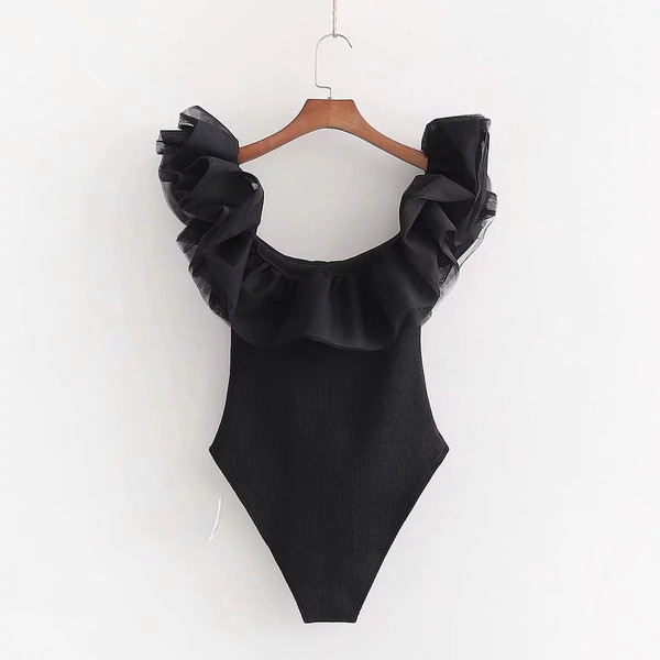 Corp de dama modern cu decolteu oval si tul