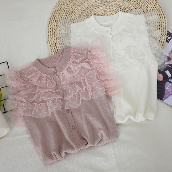 Vesta moderna de dama cu nasturi si tul