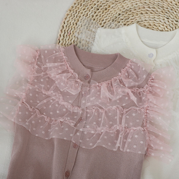 Vesta moderna de dama cu nasturi si tul