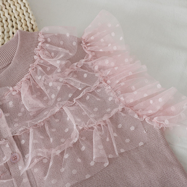 Vesta moderna de dama cu nasturi si tul