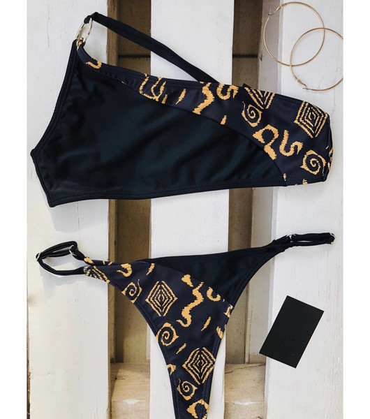 Modern női fürdőruha két részből, egy pánttal