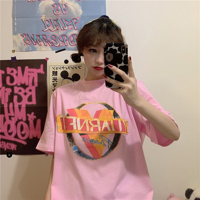 Alkalmi női póló mintával és kerek nyakkivágással - széles modell