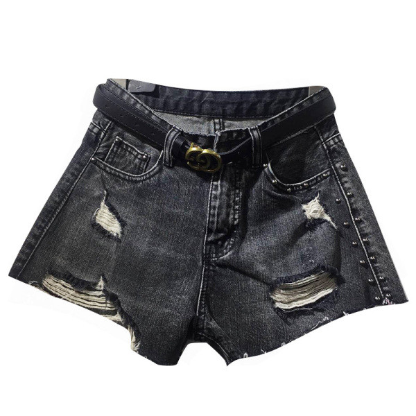 Модерни дамски къси панталони с метални нитове и разкъсани мотиви