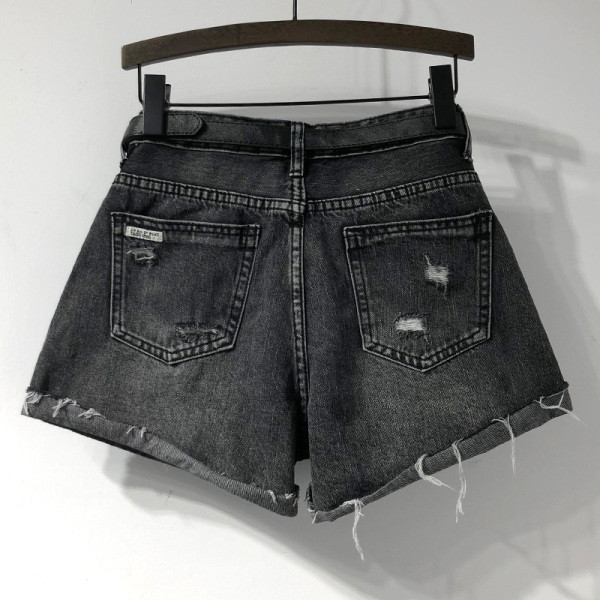 Női rövidnadrág magas derékkal, szakadt motívumokkal