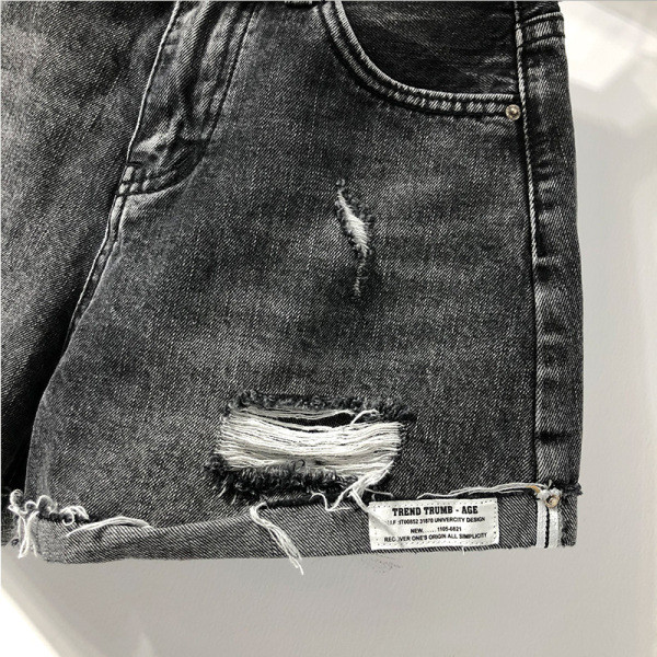 Női rövidnadrág magas derékkal, szakadt motívumokkal