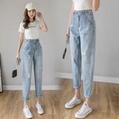 Ležeran ženski ravni model s visokim strukom i poderan na desno