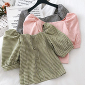 Bluză de damă lată în carouri, cu mâneci scurte și mâneci strânse