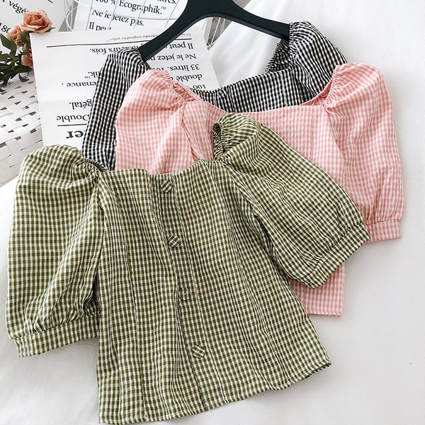 Bluză de damă lată în carouri, cu mâneci scurte și mâneci strânse