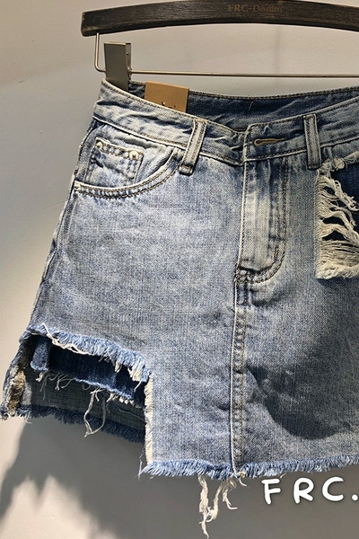 Traper ženska suknja asimetričnog modela sa poderanim motivima