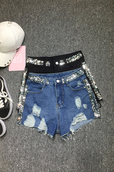 Női modern rövidnadrág flitterekkel, szakadt motívumokkal