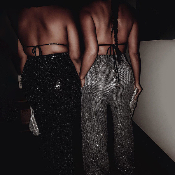 Model nou de pantaloni cu talie inalta si efect stralucitor