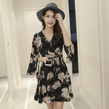 Rochie moderna de dama cu model floral, decolteu spitz si maneci largi