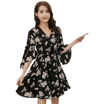 Rochie moderna de dama cu model floral, decolteu spitz si maneci largi