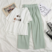 Set dama de primavara care include un tricou cu inscriptie si pantaloni largi cu talie inalta