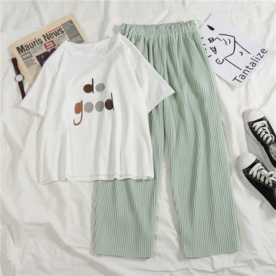 Set dama de primavara care include un tricou cu inscriptie si pantaloni largi cu talie inalta