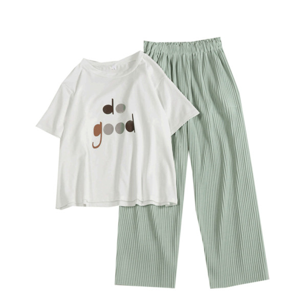 Set dama de primavara care include un tricou cu inscriptie si pantaloni largi cu talie inalta