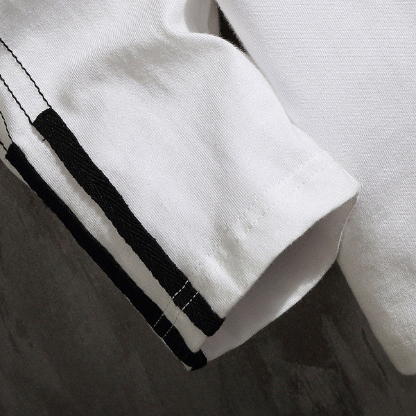 Modern, sima férfi blúz modell, hosszú ujjal és ovális nyakkivágással