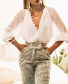 Cămașă modernă de damă cu decolteu în V adânc și șifon